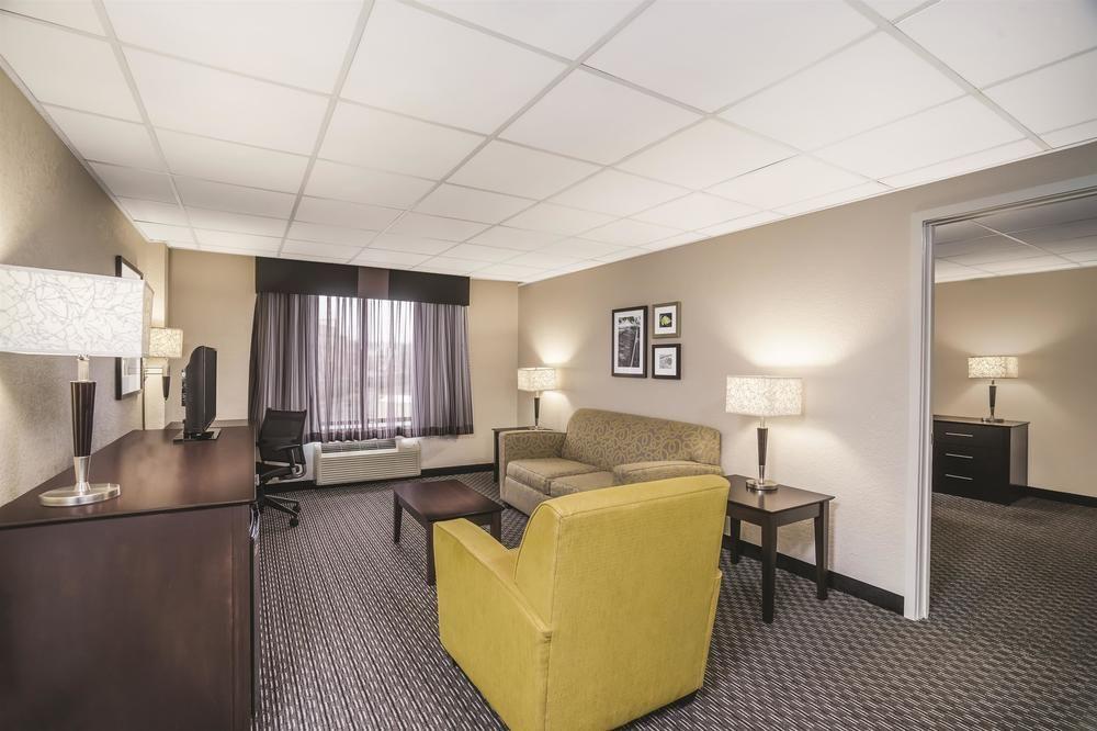 La Quinta By Wyndham Clifton/Rutherford Экстерьер фото