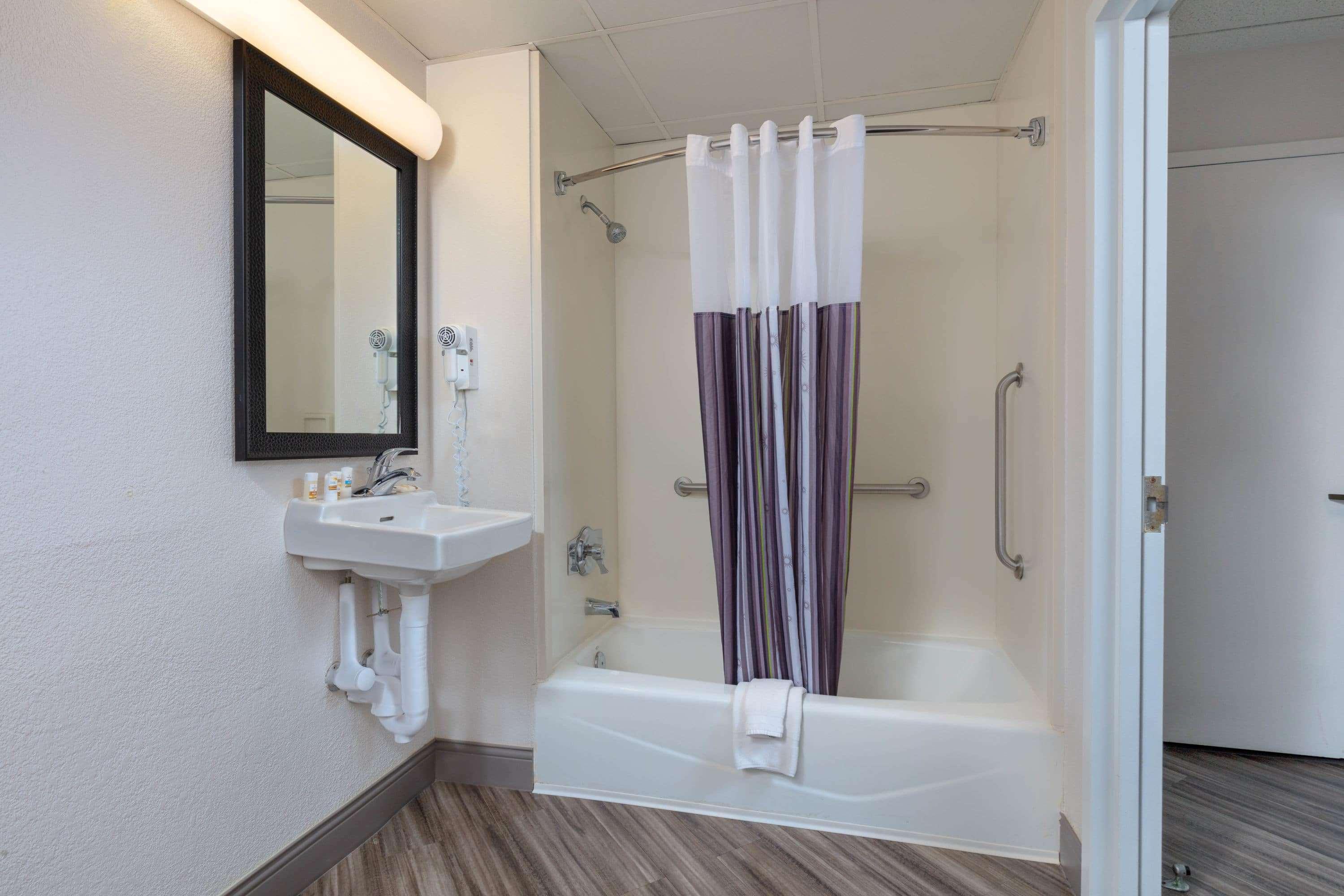 La Quinta By Wyndham Clifton/Rutherford Экстерьер фото