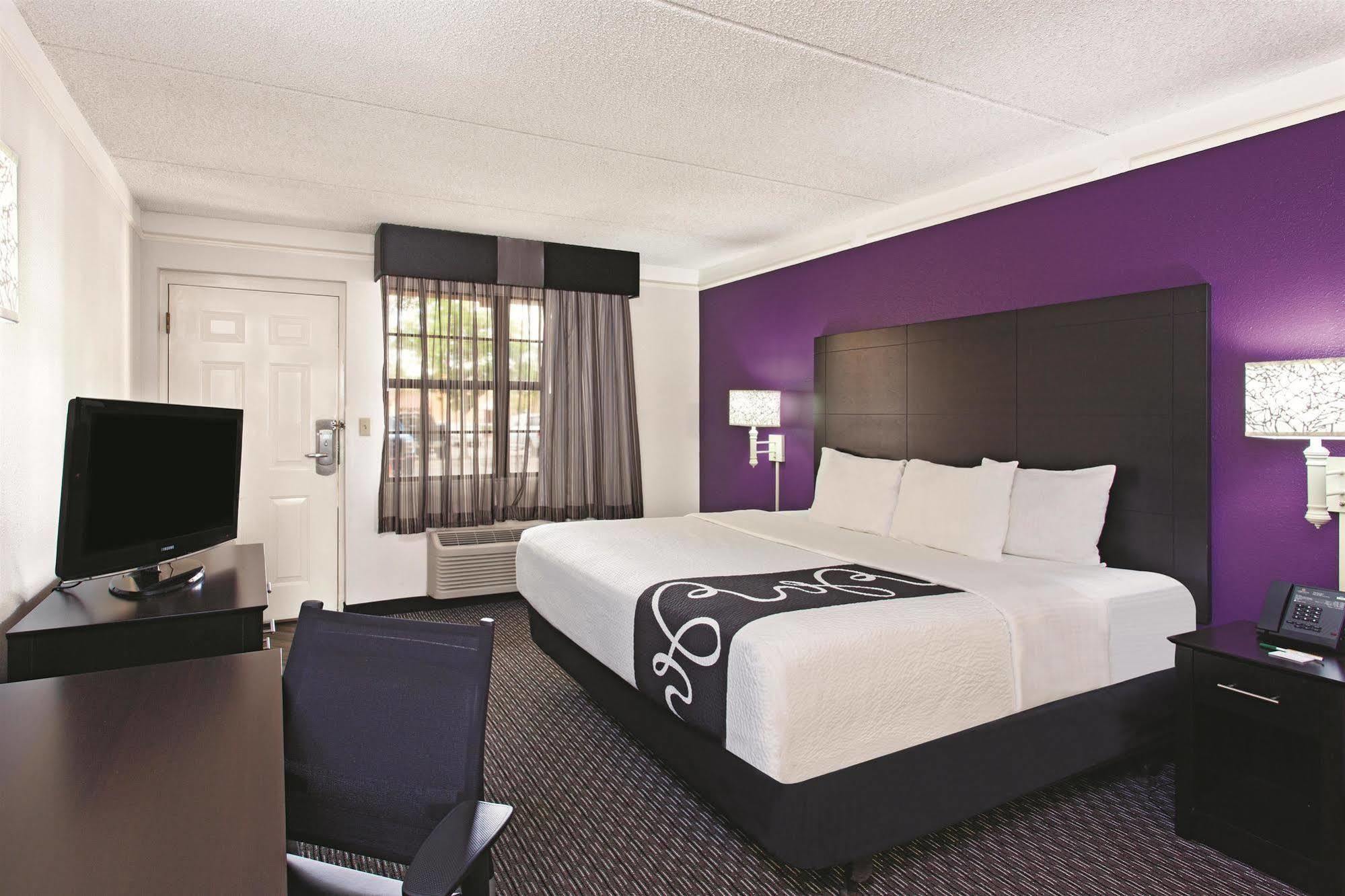 La Quinta By Wyndham Clifton/Rutherford Экстерьер фото